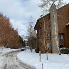 Elkhorn Condo Walk to Dollar!