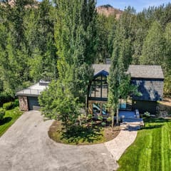 The River House | Private River Access + Huge Backyard
