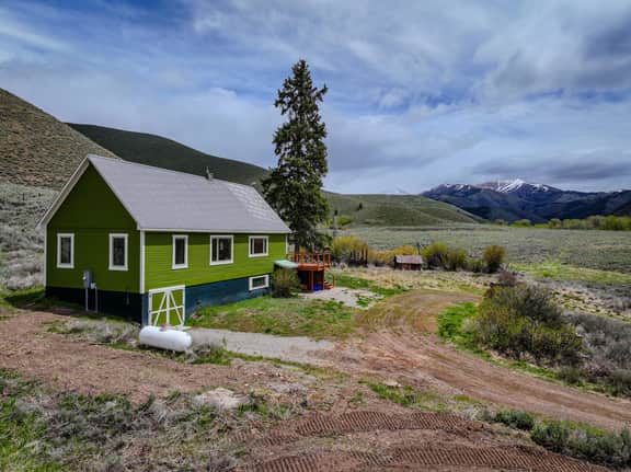 Triumph Ranch Farm House - Image 4