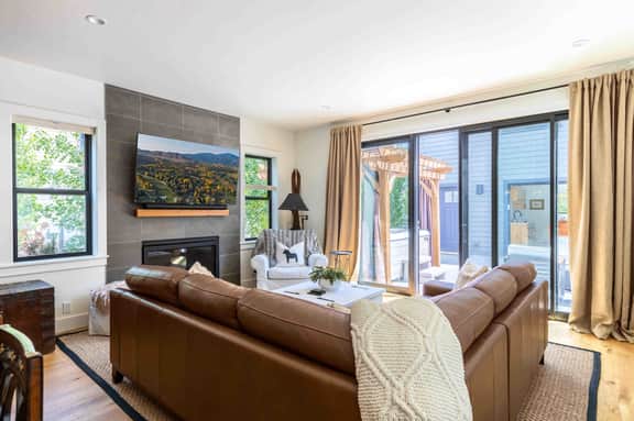 Boutique West Ketchum Escape | Private Hot Tub + Detached Casita | Walk to Everything - Image 3