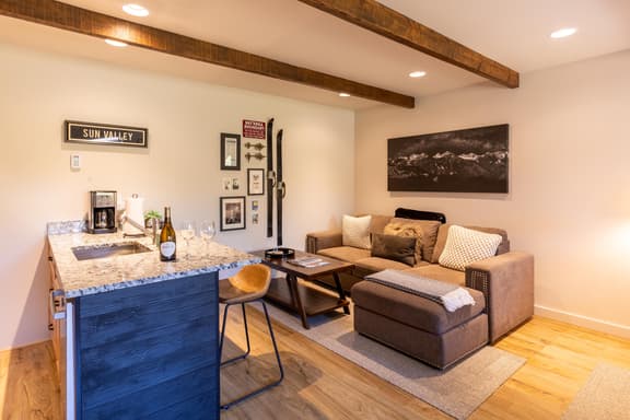 Sun Valley Atelier Condo | Perfect Location - Image 1